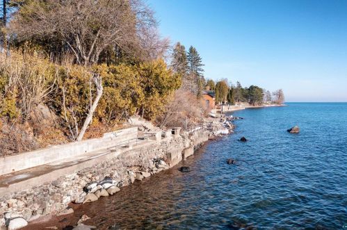 5708 London Rd, Duluth MN 55804-2517 exterior