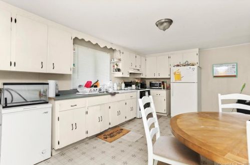 47 Gilbert St, Derby CT 06418-2015 exterior