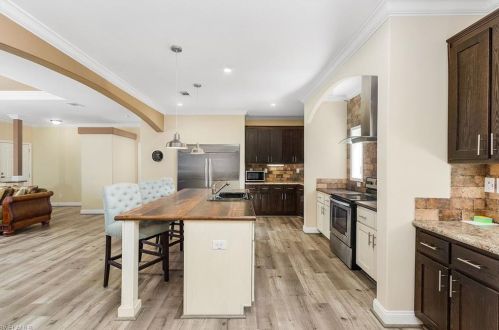 45 Henderson Dr, Naples FL 34114-8232 exterior