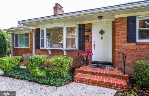 1325 Kurtz Rd, Mc Lean VA  22101-4018 exterior