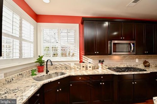 5718 Colfax Ave, Alexandria VA 22311-1012 exterior