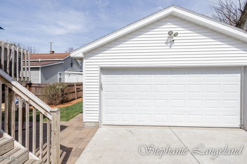 737 Logan St, Grand Rapids MI 49503-5559 exterior