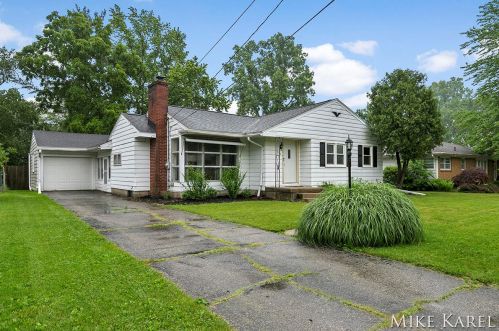 856 Fairfield Ave, Grand Rapids, MI 49504-3744