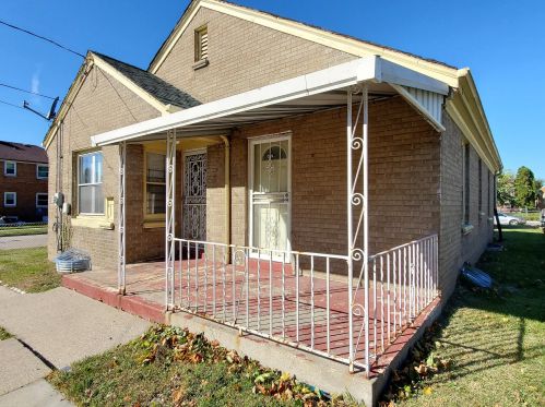 2733 Roosevelt Dr, Milwaukee WI 53216-1838 exterior