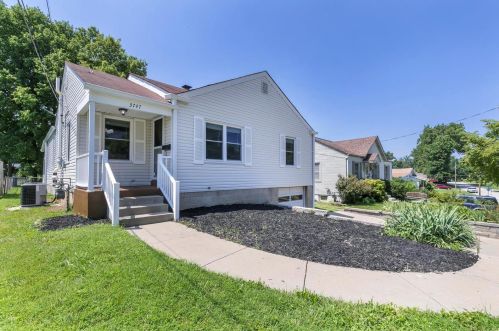 3747 Midview Ave, Hazelwood, MO 63044-2918