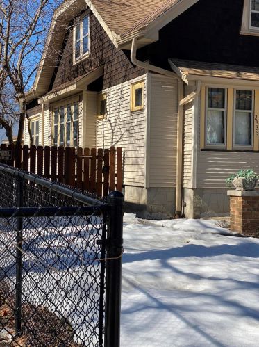 2835 37, Milwaukee WI 53215-3512 exterior