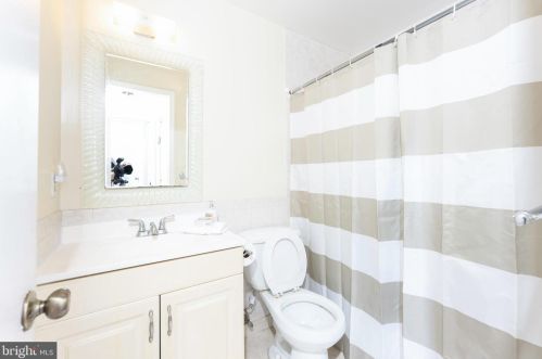 11907 Bargate Ct, Rockville MD 20852-4117 exterior