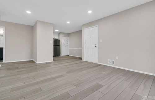 350 Lancaster Ct, Piscataway NJ 08854-6223 exterior