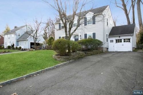 260 Maple St, Haworth, NJ 07641-1122