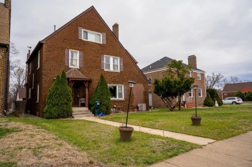 659 Mckinley St, Gary, IN 46404-1422