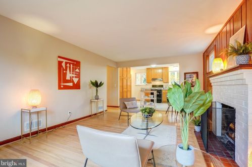 102 Mannakee St, Rockville MD 20850-1914 exterior