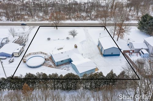 11470 Bluewater Hwy, Lowell MI 49331-9220 exterior