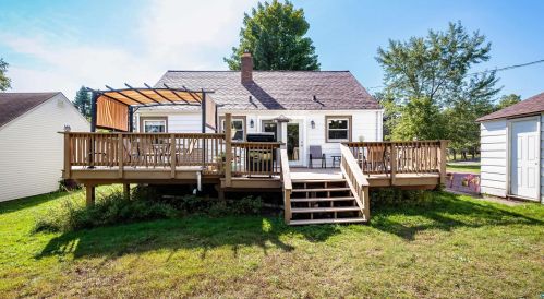 2707 Hagberg St, Duluth MN 55811-2802 exterior