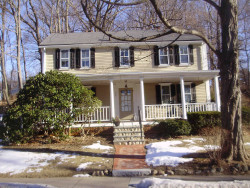 646 Grove St, Newton, MA 02462-1319