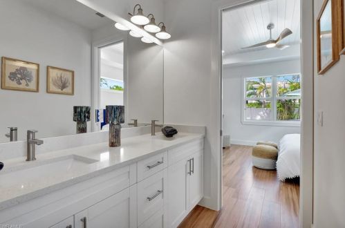 621 105 Ave, Naples FL 34108-1839 exterior