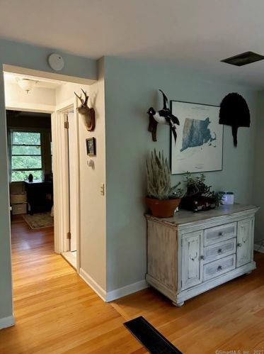 223 Riv Rd, Deep River CT 06419-1347 exterior