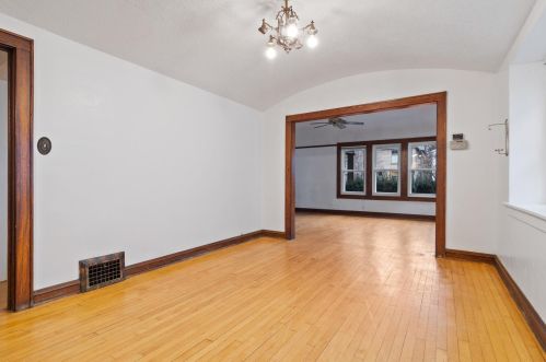 3253 Newhall St, Milwaukee WI 53211-3043 exterior