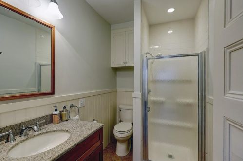 690 Angell St, Providence RI 02906-5309 exterior