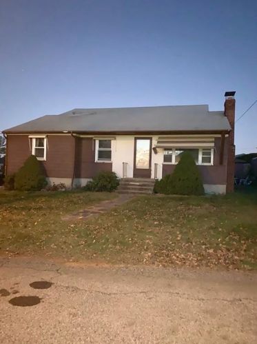 8 Summit Ave, Providence, RI 02911-2129