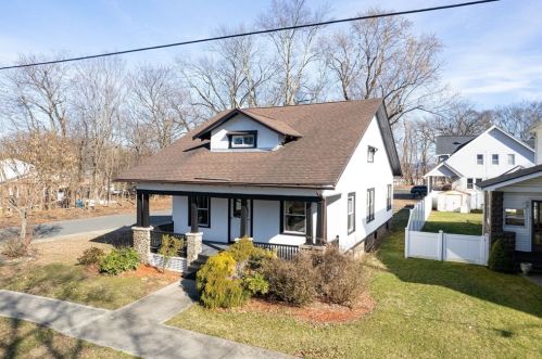 9 Plateau Ave, West Springfield, MA 01089-3201