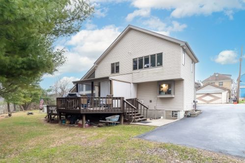 7222 Raymond St, Pittsburgh, PA 15218-2052