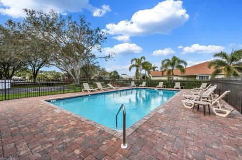 419 Crossfield Cir, Naples FL 34104-4721 exterior