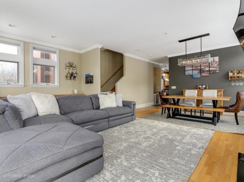 4103 Southport Ave, Chicago IL 60657-1437 exterior