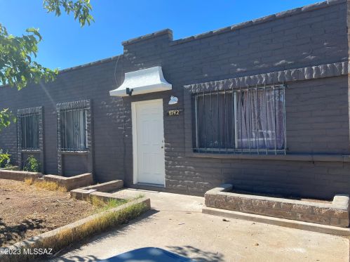 6742 Hawk Dr, Tucson AZ 85730-3247 exterior