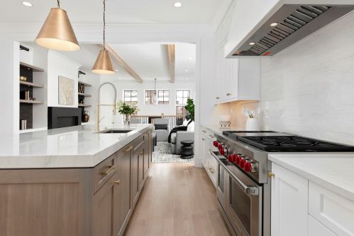 2137 Clifton Ave, Chicago IL 60614-4116 exterior