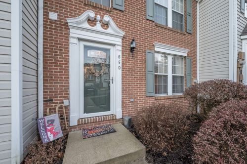 850 Parkridge Ln, Moon Twp, PA 15108-2873