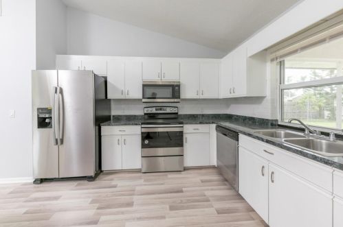 1050 Euclid Ln, Fort Pierce FL  34983-3204 exterior