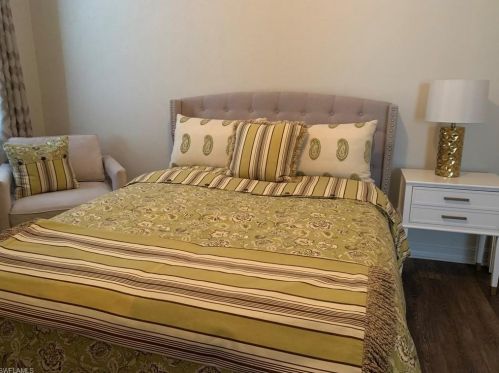 1365 Serrano Cir, Naples FL 34105-4955 exterior