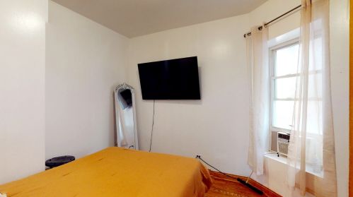 1055 Springfield Ave, Chicago IL 60624-4026 exterior