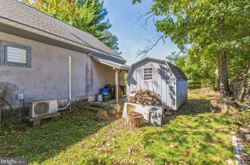 29 Dogwood Ln, Chester PA 19014-1210 exterior