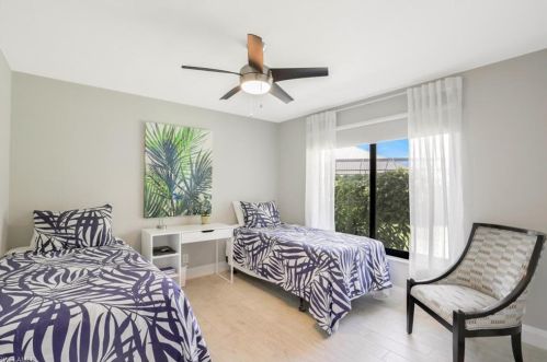 2201 Noble Ct, Naples FL 34110-1023 exterior