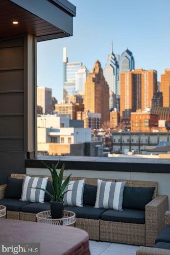 722 Broad St, Philadelphia PA 19146-3119 exterior