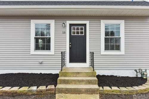 13 Albany St, Edison NJ  08837-3223 exterior