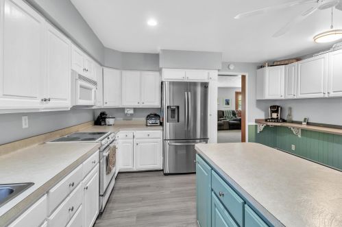 2560 66 St, Fennville MI 49408-9620 exterior