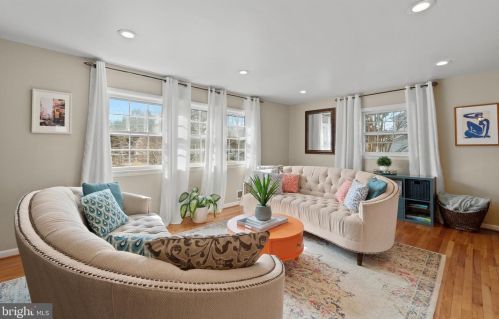 5608 Helmsdale Ln, Alexandria VA 22315-4137 exterior