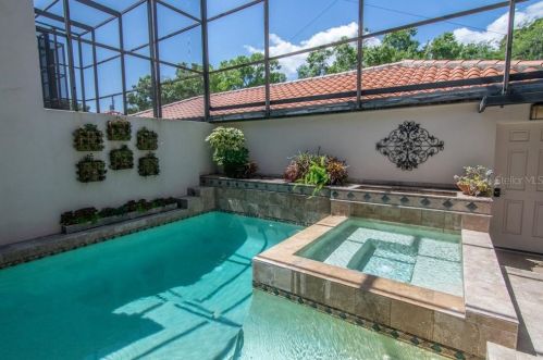 4949 Bayshore Blvd, Tampa FL 33611-3851 exterior