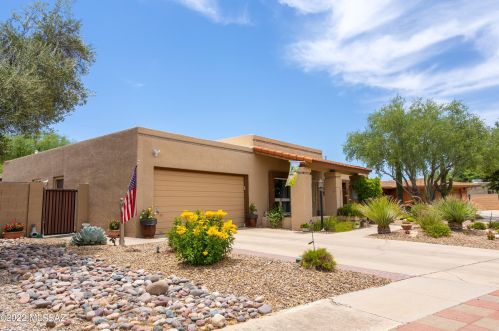 7456 Rio Verde Dr, Tucson, AZ 85715-3535