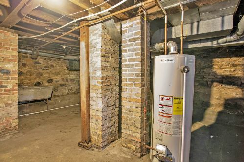 824 1 St, Grand Rapids MI 49504-5575 exterior