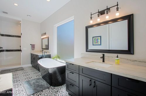 4226 42nd St, Phoenix AZ  85018-4208 exterior