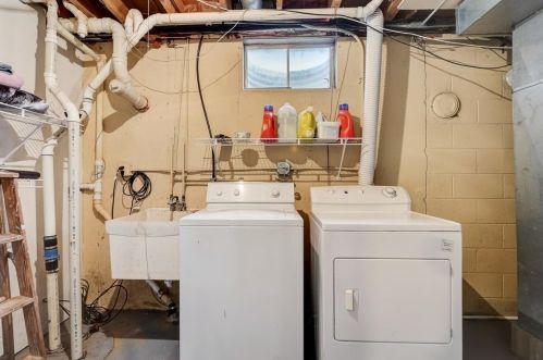 1702 Rose Farm Rd, Bull Valley IL 60098-9564 exterior