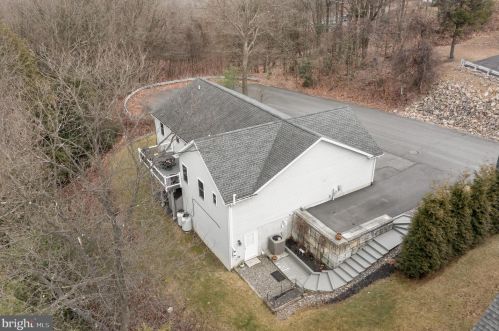 577 Willow St, Primrose, PA 17901-8519