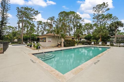 1765 Courtyard Way, Naples FL  34112-9307 exterior