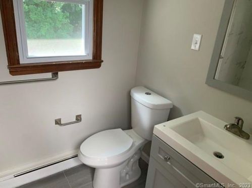 11 Colonial Dr, North Haven CT 06473-1238 exterior