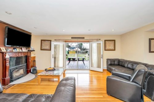 3 Lyons St, Huntington Station NY 11747-1000 exterior