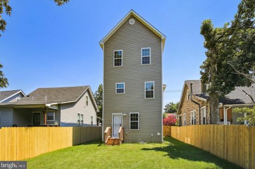 1610 Eastern Ave, Washington DC  20019-2708 exterior