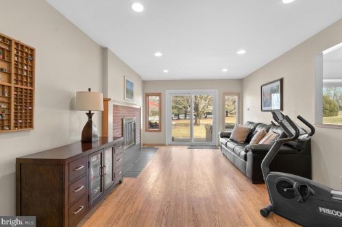 2 Granby Ct, Rockville MD 20855-1406 exterior